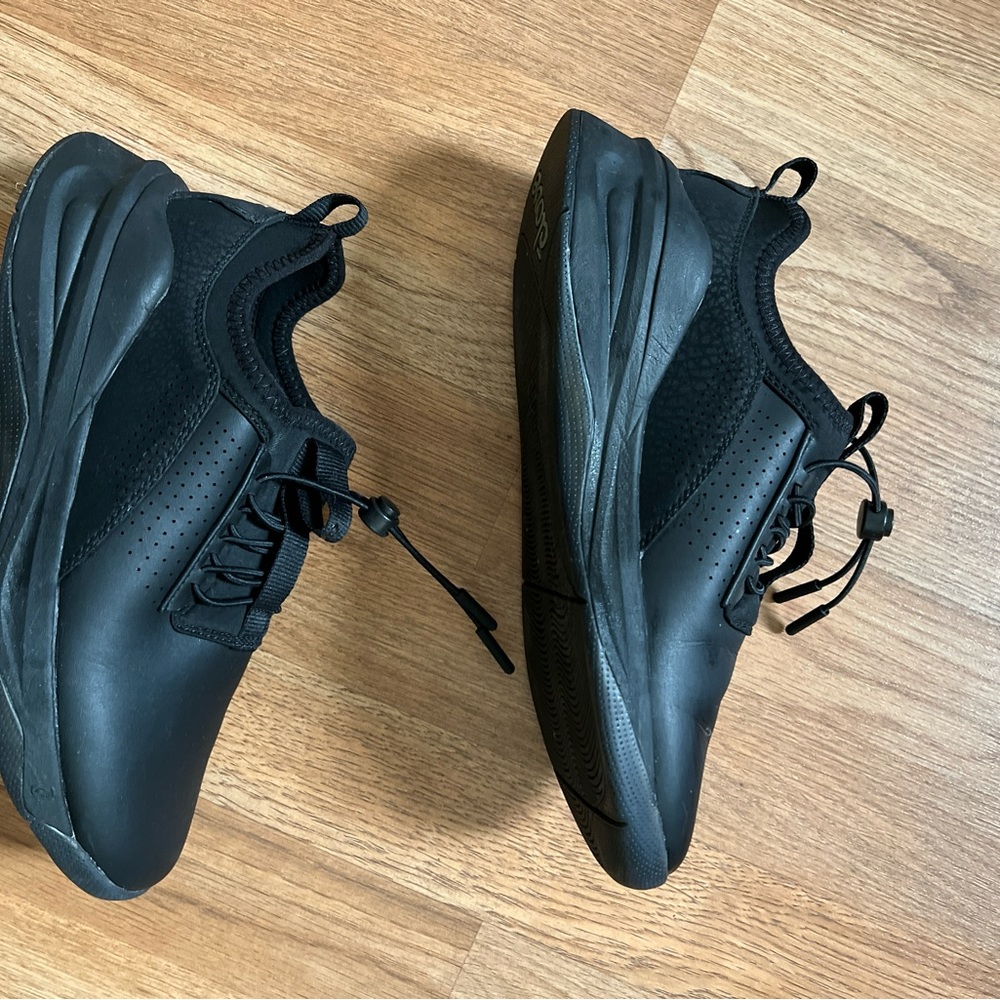 Clove Sneakers W7.5 Black
